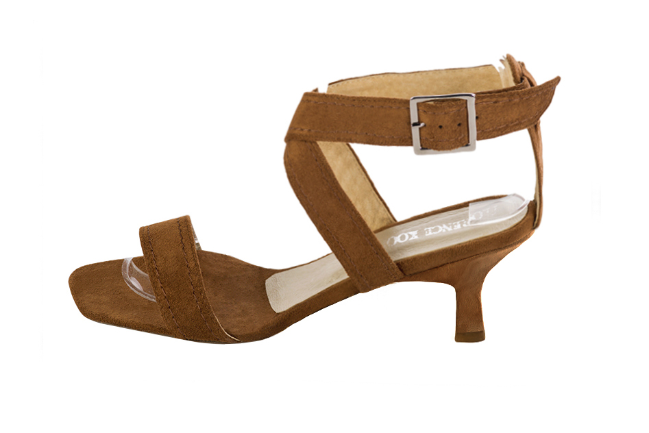Women's caramel brown elegant fully open cross straps sandals. Square toe. Medium spool heels - Profile view